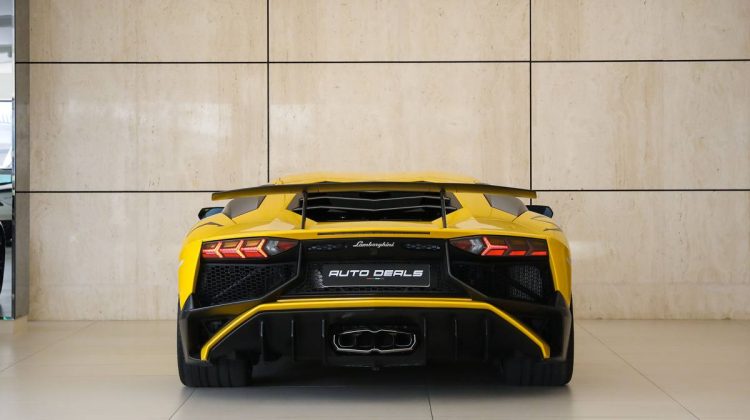 Lamborghini Aventador SV LP-750-4 | 2016 – GCC – Service History – Giallo Midas – Perfect Condition