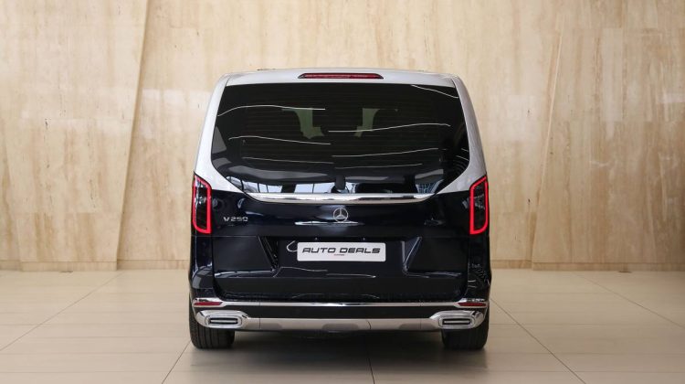 Mercedes Benz Viano V250 Maybach | 2022 – GCC – Luxurious Van – Full Options