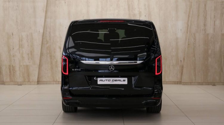 Mercedes Benz Viano V 250 Maybach | 2022 – GCC – Brand New – Indulge in Timeless Luxury Van | 2.0L i4
