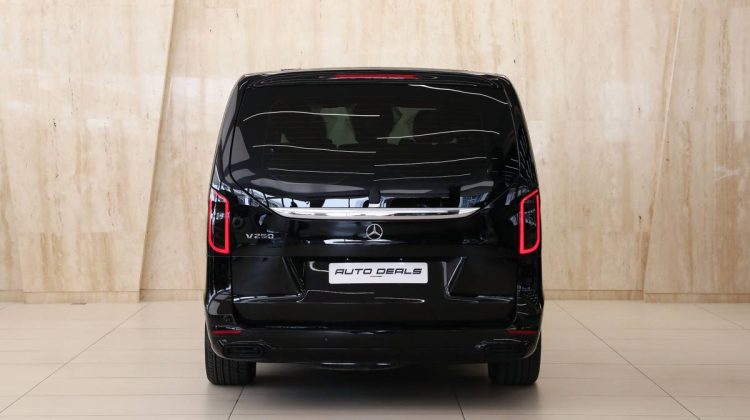 Mercedes Benz Viano V250 Maybach | 2022 – GCC – Brand New | 2.0L i4