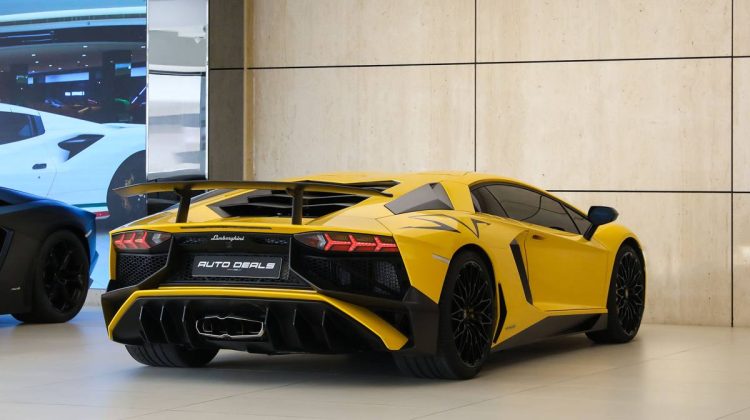 Lamborghini Aventador SV LP-750-4 | 2016 – GCC – Service History – Giallo Midas – Perfect Condition