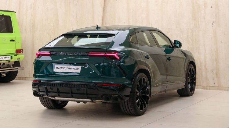 Lamborghini Urus | 2022 – Brand New – Verde Hydra Metallic | 4.0L V8
