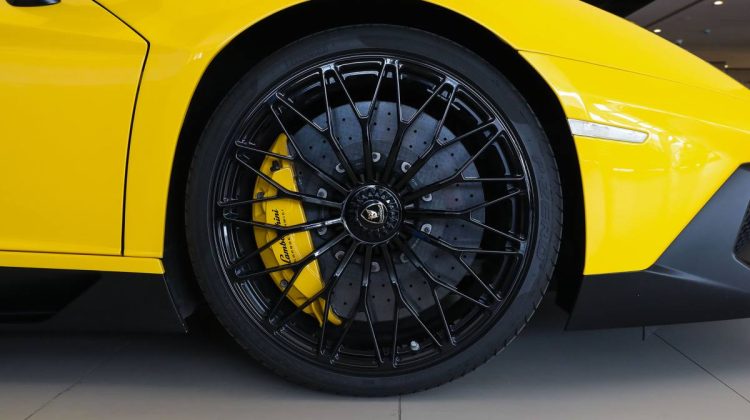 Lamborghini Aventador SV LP-750-4 | 2016 – GCC – Service History – Giallo Midas – Perfect Condition