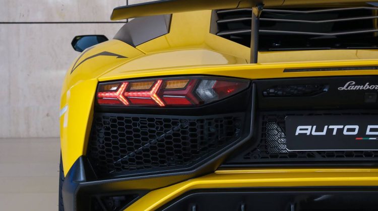 Lamborghini Aventador SV LP-750-4 | 2016 – GCC – Service History – Giallo Midas – Perfect Condition