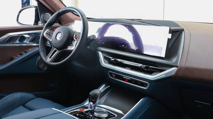 BMW XM | 2023 – GCC – Under Warranty – Brand New – Ambient Roof Lighting (Sculptural Headliner) | 4.4L V8