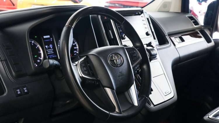 Toyota Granvia Premium | 2022 – GCC – Perfect Condition | 2.8 i4