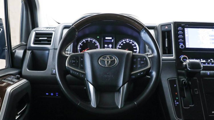 Toyota Granvia Premium | 2022 – GCC – Perfect Condition | 2.8 i4