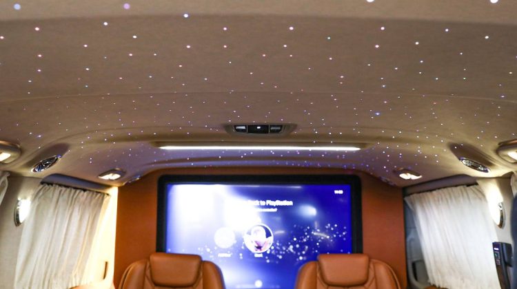 Mercedes Benz Viano V250 Maybach | 2023 – GCC – Brand New – Under Warranty | 2.0L i4
