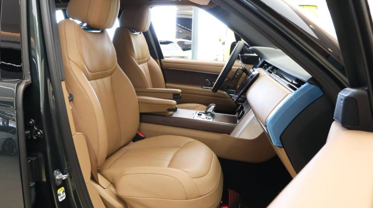 Range Rover Vogue HSE P 530 2023 | Belgravia Green – GCC – Under Warranty – Service Contract