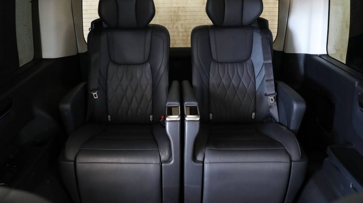 Toyota Granvia Premium | 2022 – GCC – Perfect Condition | 2.8 i4