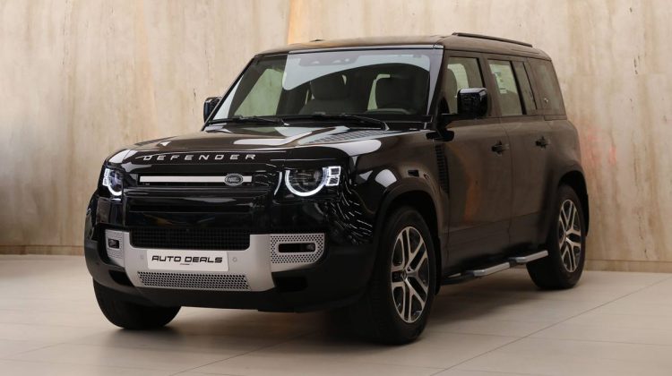Land Rover Defender 110 SE P300 | 2023 – GCC – Under Warranty – Brand New | 2.0L i4