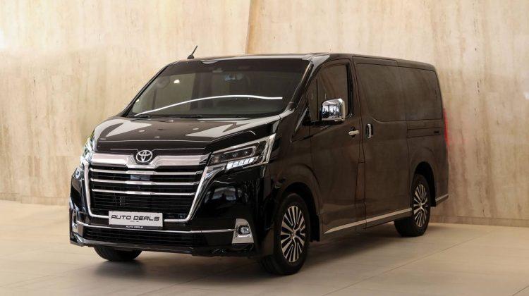 Toyota Granvia Premium | 2022 – GCC – Perfect Condition | 2.8 i4