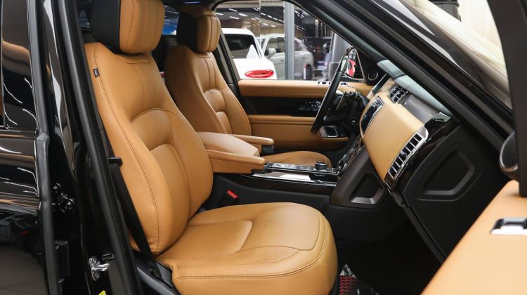 Range Rover Vogue Autobiography Fifty P525 1 of 1970 | 2021 – GCC – Under Warranty – Service Contract