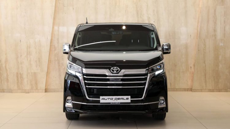 Toyota Granvia Premium | 2022 – GCC – Perfect Condition | 2.8 i4