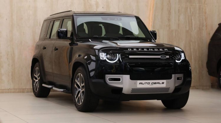 Land Rover Defender 110 SE P300 | 2023 – GCC – Under Warranty – Brand New | 2.0L i4