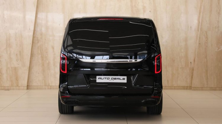 Mercedes Benz Viano V250 Maybach | 2023 – GCC – Brand New – Under Warranty | 2.0L i4