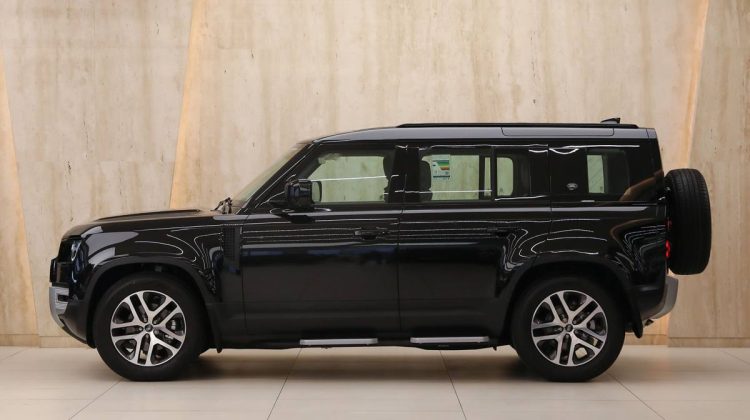 Land Rover Defender 110 SE P300 | 2023 – GCC – Under Warranty – Brand New | 2.0L i4