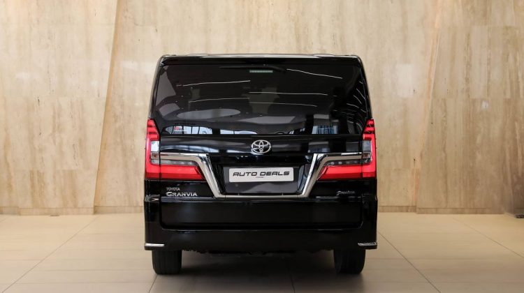 Toyota Granvia Premium | 2022 – GCC – Perfect Condition | 2.8 i4