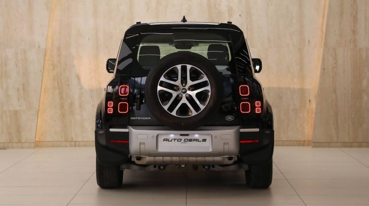 Land Rover Defender 110 SE P300 | 2023 – GCC – Under Warranty – Brand New | 2.0L i4