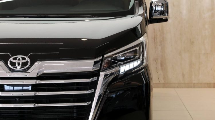 Toyota Granvia Premium | 2022 – GCC – Perfect Condition | 2.8 i4