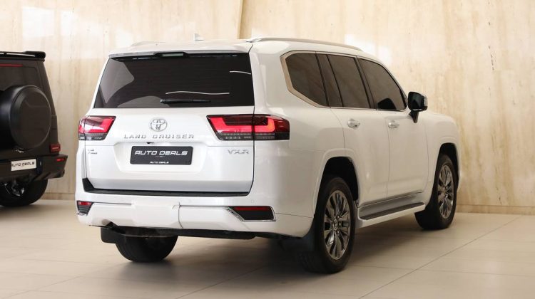 Toyota Land Cruiser VX-R | 2022 – GCC – Under Warranty – Perfect Condition | 4.0L V6