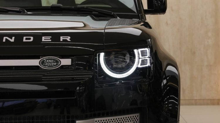 Land Rover Defender 110 SE P300 | 2023 – GCC – Under Warranty – Brand New | 2.0L i4