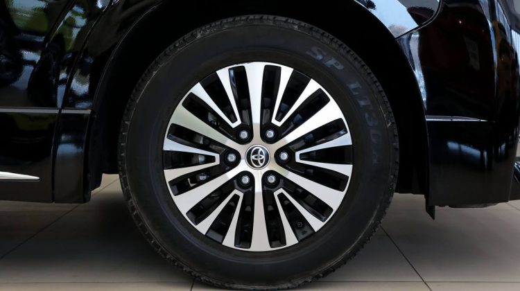 Toyota Granvia Premium | 2022 – GCC – Perfect Condition | 2.8 i4