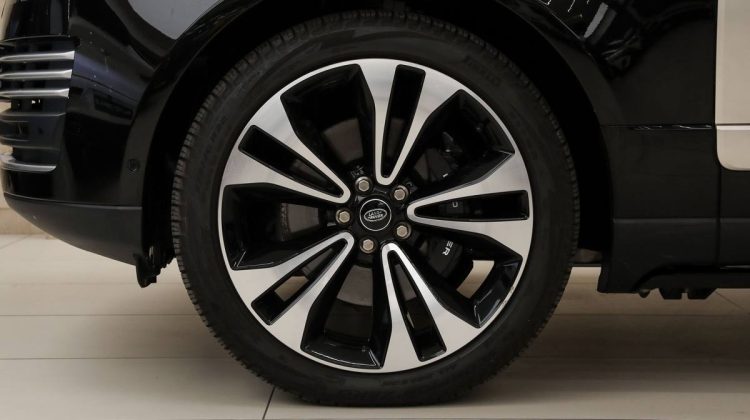 Range Rover Vogue Autobiography Fifty P525 1 of 1970 | 2021 – GCC – Under Warranty – Service Contract