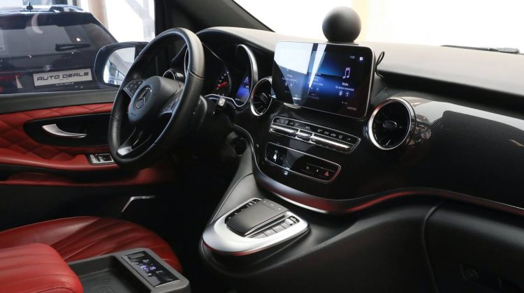 Mercedes Benz Viano V250 V-Line | 2022 – GCC – VIP Seats – Low Mileage-Perfect Condition | 2.0L i4