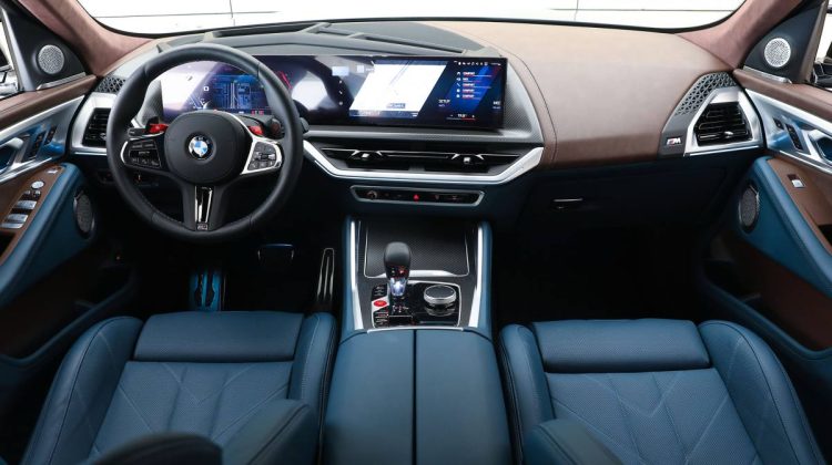 BMW XM | 2023 – GCC – Under Warranty – Brand New – Ambient Roof Lighting (Sculptural Headliner) | 4.4L V8