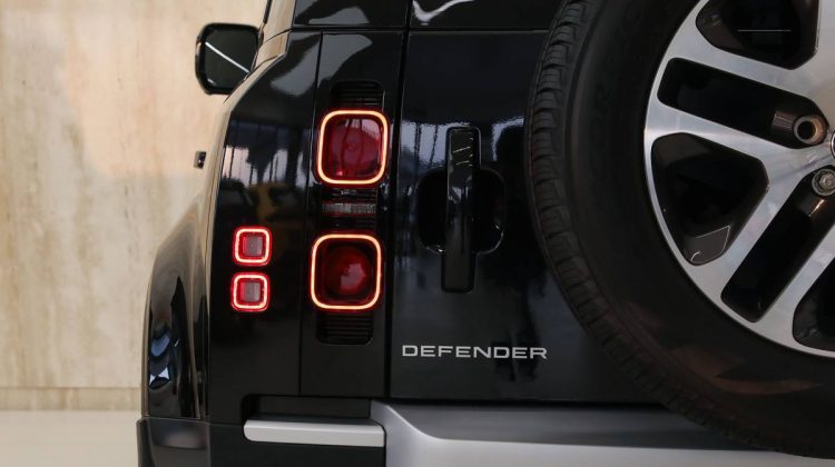 Land Rover Defender 110 SE P300 | 2023 – GCC – Under Warranty – Brand New | 2.0L i4
