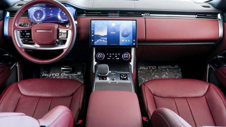 Range Rover Vogue P530 | 2023 – GCC – Low Mileage – Under Warranty – Advanced Safety Technology | 4.4L V8