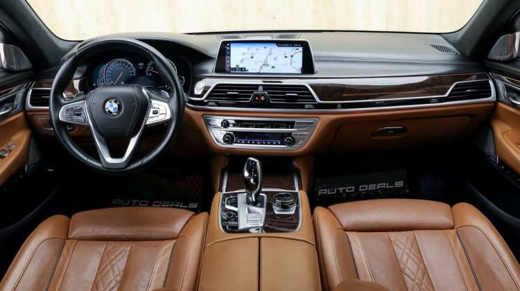BMW 750 Li xDrive | 2018 – GCC – Under Warranty – Service Contract – Excellent Condition | 4.4L V8
