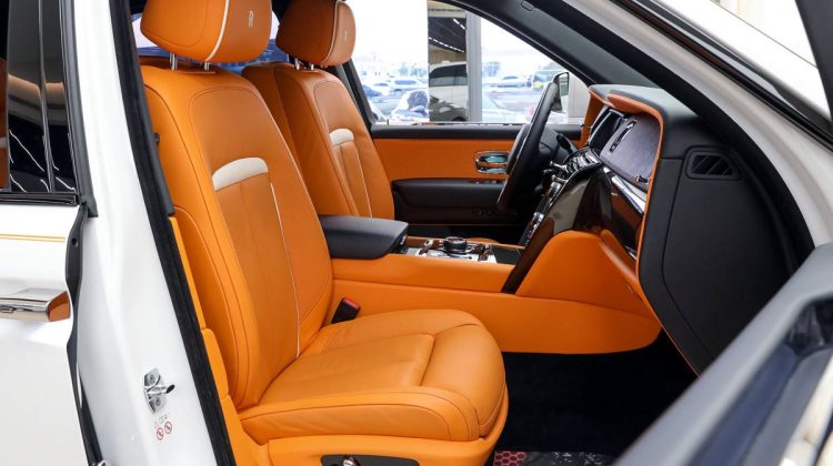 Rolls Royce Cullinan Black Badge | 2022 – GCC – Warranty – Service Contract – Outstanding Features | 6.75L V12