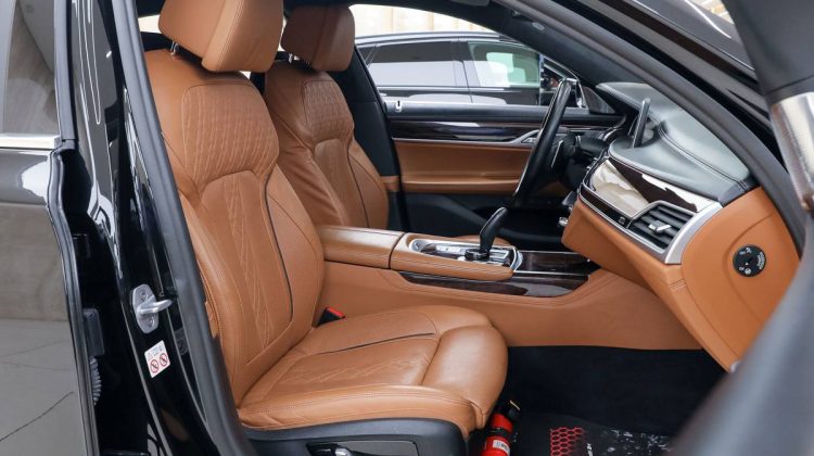 BMW 750 Li xDrive | 2018 – GCC – Under Warranty – Service Contract – Excellent Condition | 4.4L V8