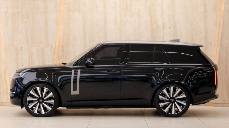 Range Rover Vogue P530 | 2023 – GCC – Low Mileage – Under Warranty – Advanced Safety Technology | 4.4L V8