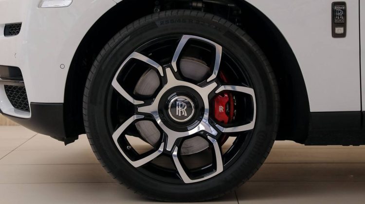 Rolls Royce Cullinan Black Badge | 2022 – GCC – Warranty – Service Contract – Outstanding Features | 6.75L V12