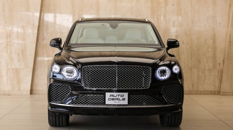 Bentley Bentayga V8 | 2022 – Low Mileage – Full Range Options – Advanced Safety System – Pristine Condition | 4.0L V8