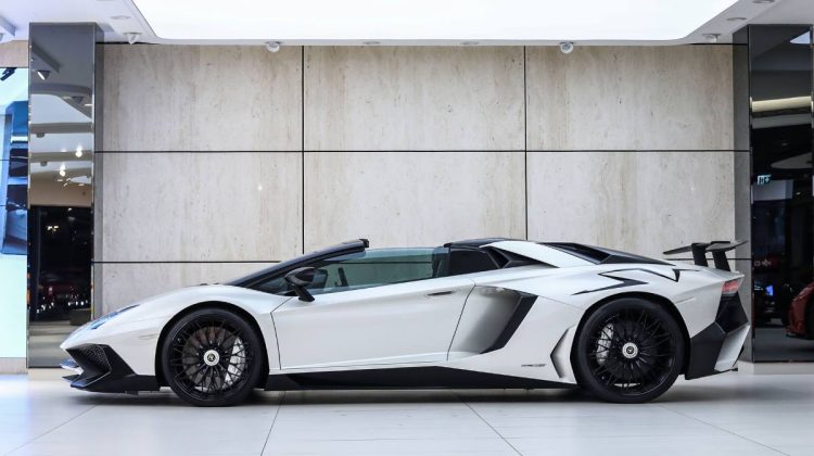 Lamborghini Aventador SV Roadster LP 750-4 | 2017 – GCC – Extremely Low Mileage – Pristine Condition | 6.5L V12