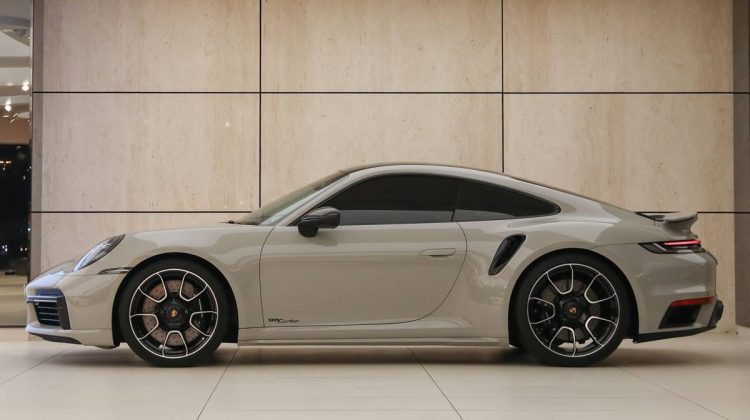 Porsche 911 Turbo | 2022 – GCC – Very Low Mileage Top of the Line – Excellent Condition | 3.6L F6