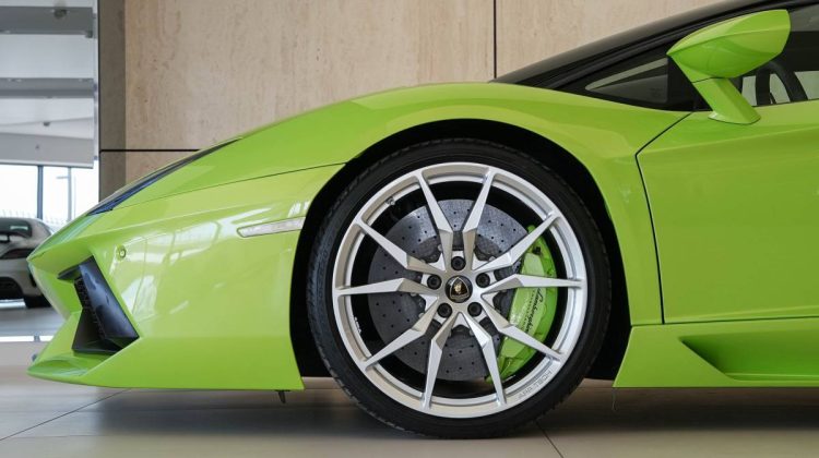 Lamborghini Aventador Roadster | 2014 – GCC – Service History – Extremely Low Mileage – Pristine Condition | 6.5L V12