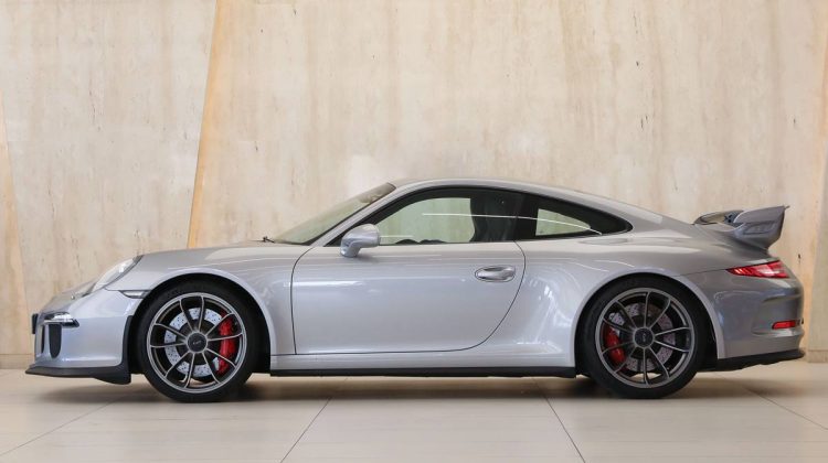 Porsche 911 GT3 | 2015 – GCC – Low Mileage – Timeless Sophistication – Top of the Line – Perfect Condition | 3.8L F6